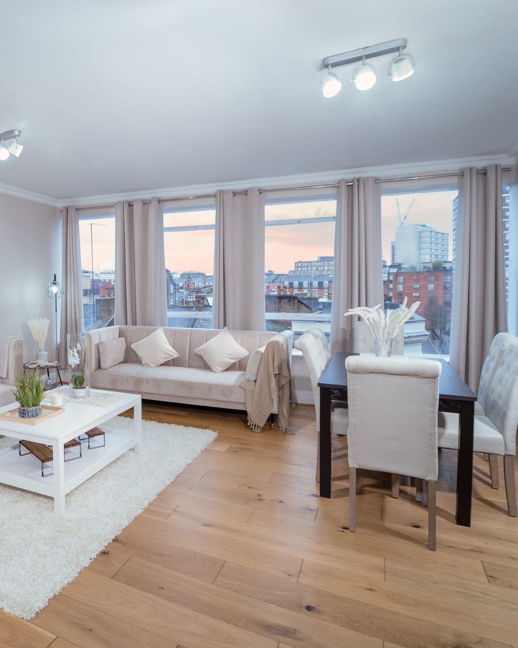 Sitting and dining area at Crawford Place, Marylebone